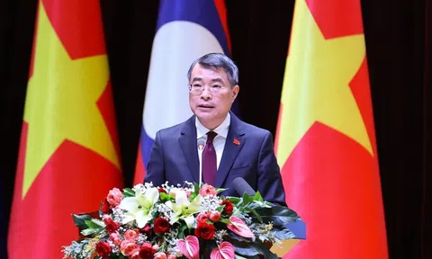 Việt Nam - Lào trao 17 văn kiện đầu tư trị giá hàng tỷ USD
