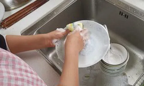 3 người một nhà lần lượt phát hiện ung thư tuyến giáp chỉ vì hay quên 1 điều mỗi khi rửa bát!