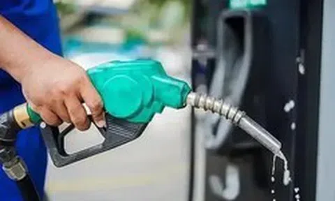 Doanh nghiệp tự quyết giá xăng dầu: Cơ chế giám sát ngăn bắt tay, thổi giá?