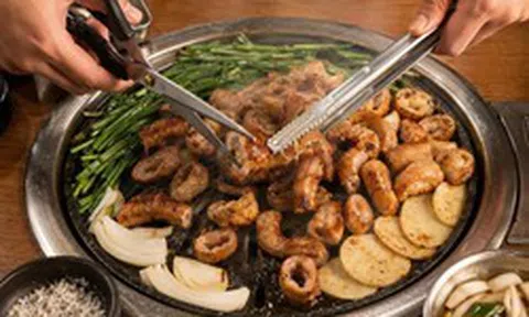 Vì sao người Hàn Quốc chuộng lòng bò hơn lòng lợn?