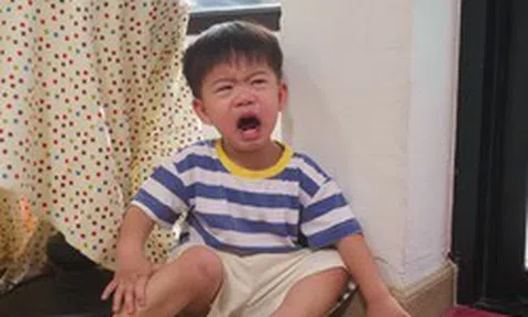 CẢNH BÁO: 4 "lỗi bộ não" phổ biến nhất đang thầm lặng thao túng cảm xúc của trẻ, cha mẹ cứ tưởng con nổi loạn!