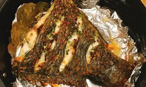Nhắc nhở các gia đình: 3 thực phẩm TUYỆT ĐỐI không đựng trong giấy bạc!