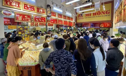 Giá vàng hôm nay (11/10): Chốt tuần, vàng miếng tăng mạnh, "phố vàng" lại nhộn nhịp