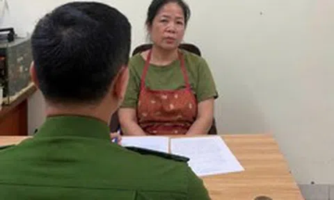 Khởi tố một người phụ nữ ở Hà Nội do nhiều lần chửi bới, đổ chất thải và đặt đồ đạc chắn lối đi chung