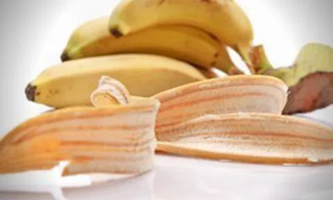 Bác sĩ giải đáp: Vỏ, lá chuối có tác dụng chữa bệnh gì?