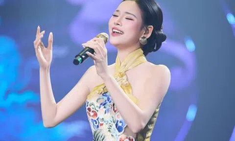 Ca sĩ quê Bắc Ninh được Mỹ Linh khen 'có thanh lẫn sắc' trên sóng VTV là ai?