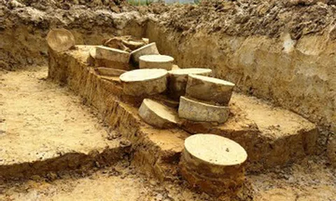 Thăm dò đất làm móng nhà, phát hiện nhiều hiện vật bằng sành thời Trần