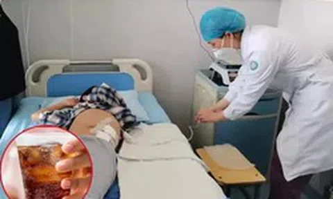 Bé trai 8 tuổi đã nhiễm độc niệu, buộc phải ghép thận chỉ vì mê 1 thức uống ai cũng "quen nhẵn mặt"
