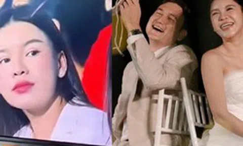 Cô nàng xuất hiện 3 giây trên sóng nhà đài đã gây sốt vì quá xinh, thì ra là vợ cầu thủ nổi tiếng