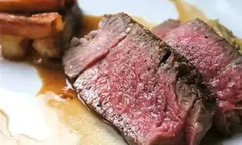 Lời cảnh báo cho người thích ăn thịt bò tái