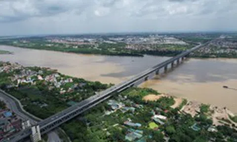 Từ 16/10, Hà Nội cấm ô tô rẽ phải lên cầu Thăng Long
