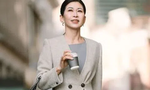 Bị sa thải ở tuổi 57, 'nữ tướng công sở' làm lại cuộc đời đầy ngoạn mục