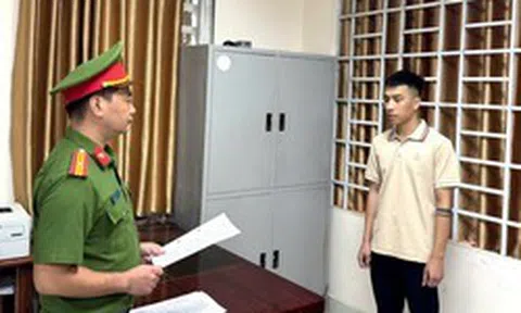 Kiểm tra cửa hàng, ra quyết định khởi tố chủ shop quần áo Nguyễn Văn Duy SN 2000