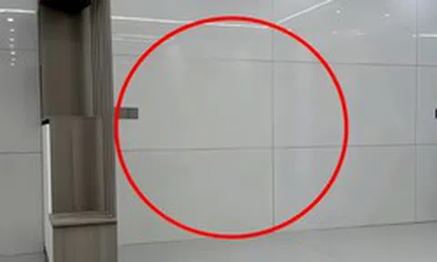Từng là kiểu trang trí “nhà nào có cũng thấy sang”, vì sao ốp gạch kín tường giờ dần biến mất? 4 nhược điểm sống lâu mới thấy