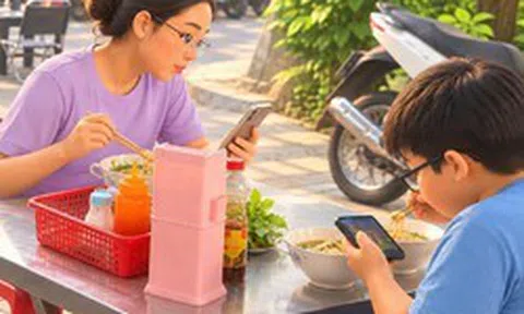 Bức ảnh hai mẹ con ở TPHCM ăn sáng tưởng bình thường, nhìn kĩ lại, nhiều phụ huynh vô cùng lo lắng
