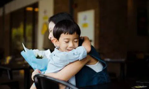 Bức thư bé trai lớp 6 gửi mẹ kế nhân ngày 20/10 gây bão mạng