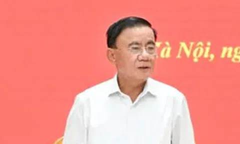 Bộ Chính trị: Đổi mới chính sách tiền lương, đãi ngộ theo vị trí việc làm, khắc phục cào bằng, coi trọng ngạch, bậc
