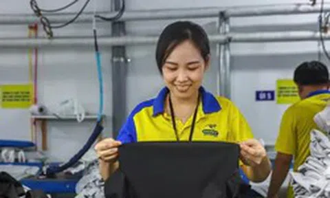 Thưởng Tết từ tháng 11: Công nhân đỡ lo tiền trọ, đặt vé xe về quê