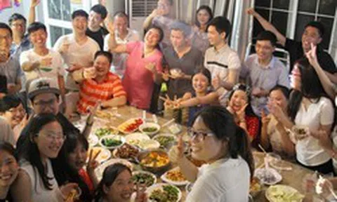 Đi họp lớp gặp bạn cũ, người đàn ông đòi bằng được khoản nợ 77,4 triệu đồng
