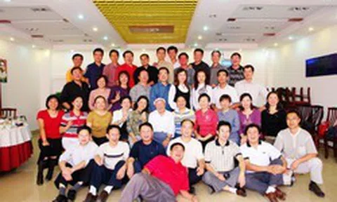 Vì sao càng trưởng thành, nhiều người càng không muốn gặp lại bạn học cũ từng thân thiết?