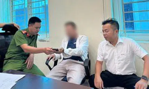 Người đàn ông SN 1973 đến Agribank giao dịch chuyển khoản 100 triệu đồng vào ngày 20/10, cán bộ ngân hàng lập tức báo công an