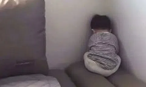 Muốn con có nề nếp, bố mẹ cần sửa ngay 1 thói quen!
