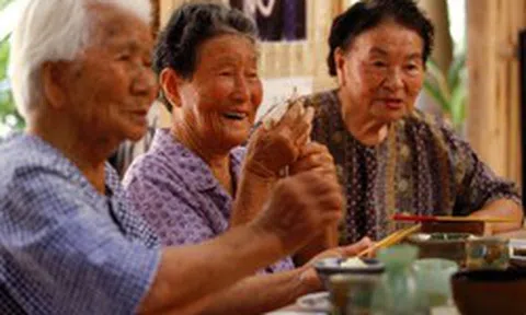 Trò chuyện với 263 người sống thọ nhất thế giới: Bỏ gì thì bỏ nhưng nhất quyết phải duy trì 9 thói quen!