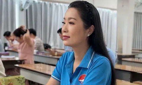 NSND Trịnh Kim Chi rạng rỡ trong phòng thi, Chí Trung đọ giọng cùng Trọng Tấn
