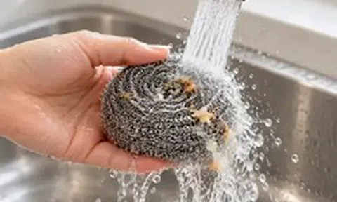 Lời khuyên đến những gia đình thường dùng búi sắt cọ nồi, chảo