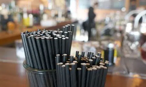 Nghiên cứu mới: Ống hút giấy có chỉ số tác động gây ung thư cao gấp 6,33 lần ống hút nhựa