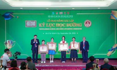Việt Nam có học sinh mới lớp 1 đã lập kỷ lục đáng kinh ngạc: Hoàn thành 100 phép tính chỉ trong 36 giây, toàn số có 3 chữ số, tốc độ tính toán khiến tất cả “há hốc mồm”
