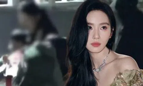 Điềm đạm như Lưu Thi Thi mà cũng có lúc "bốc hỏa" giữa phố vì cậu quý tử: Chuyện dạy con đúng là nhà nào cũng mệt như nhau!