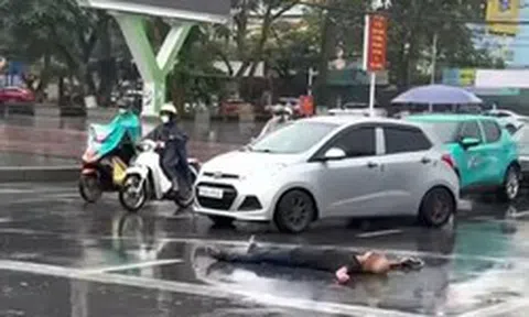 Công an xác minh, người đàn ông nằm giữa đường