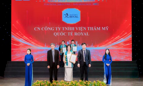 Dấu ấn cuối năm 2024: Royal Clinic khẳng định vị thế với giải thưởng Sao Vàng Thương Hiệu Quốc Gia